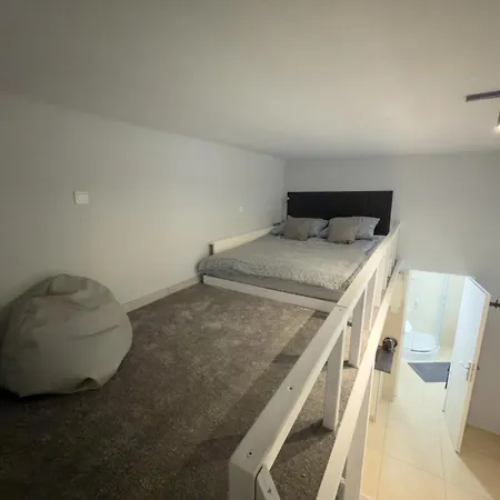 Z Antresola I Prywatnym Patio