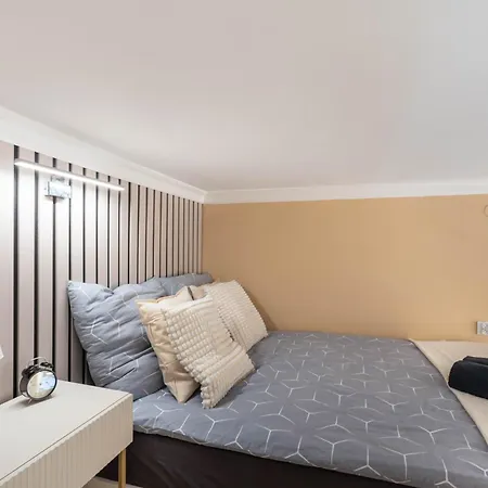 Z Antresolą I Prywatnym Patio Apartament *